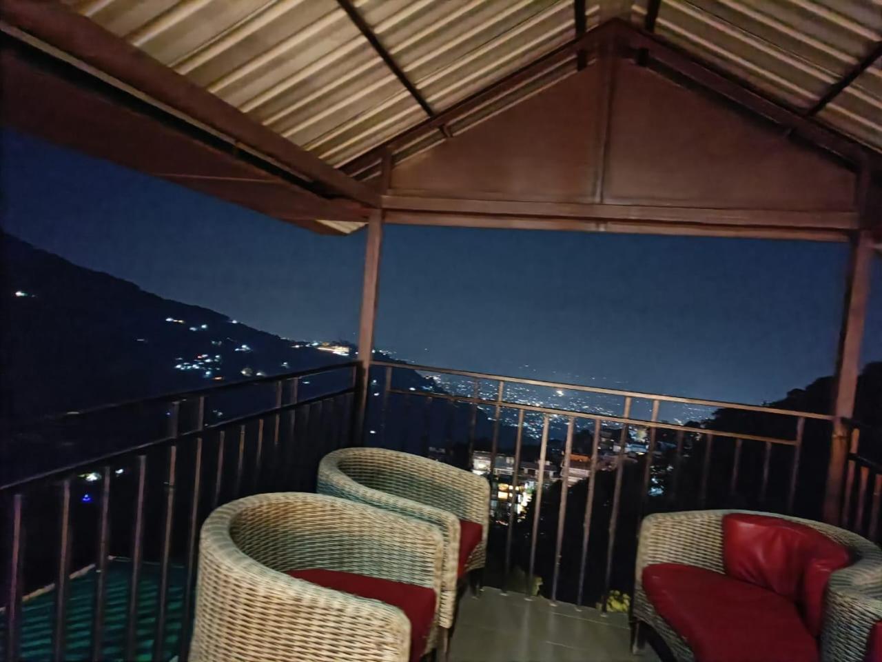 King Castle Mcleodganj-Centrally Heated And Air Cooled- Near Mall Road - Free Parking Dharamshala Exteriör bild
