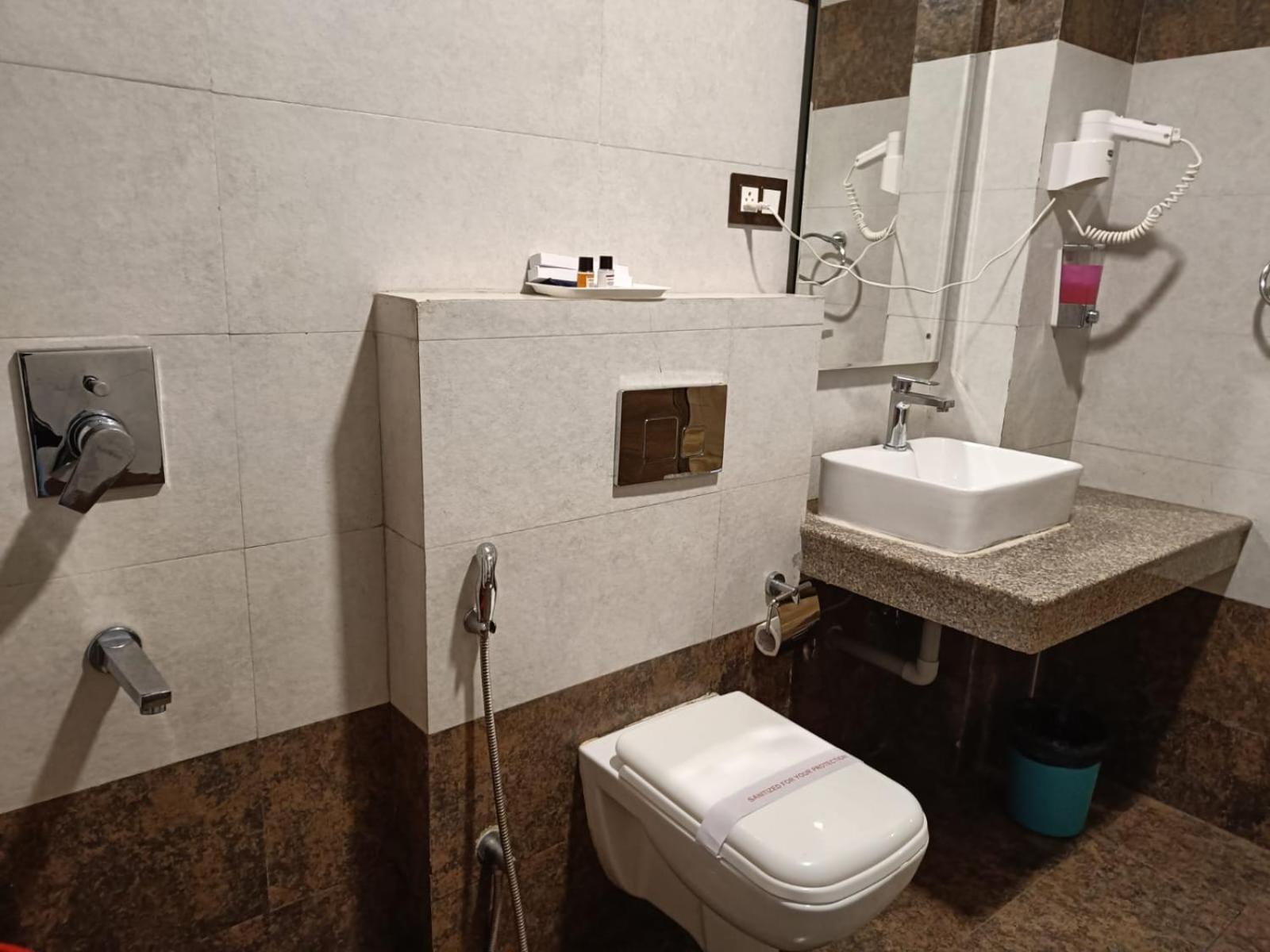 King Castle Mcleodganj-Centrally Heated And Air Cooled- Near Mall Road - Free Parking Dharamshala Exteriör bild